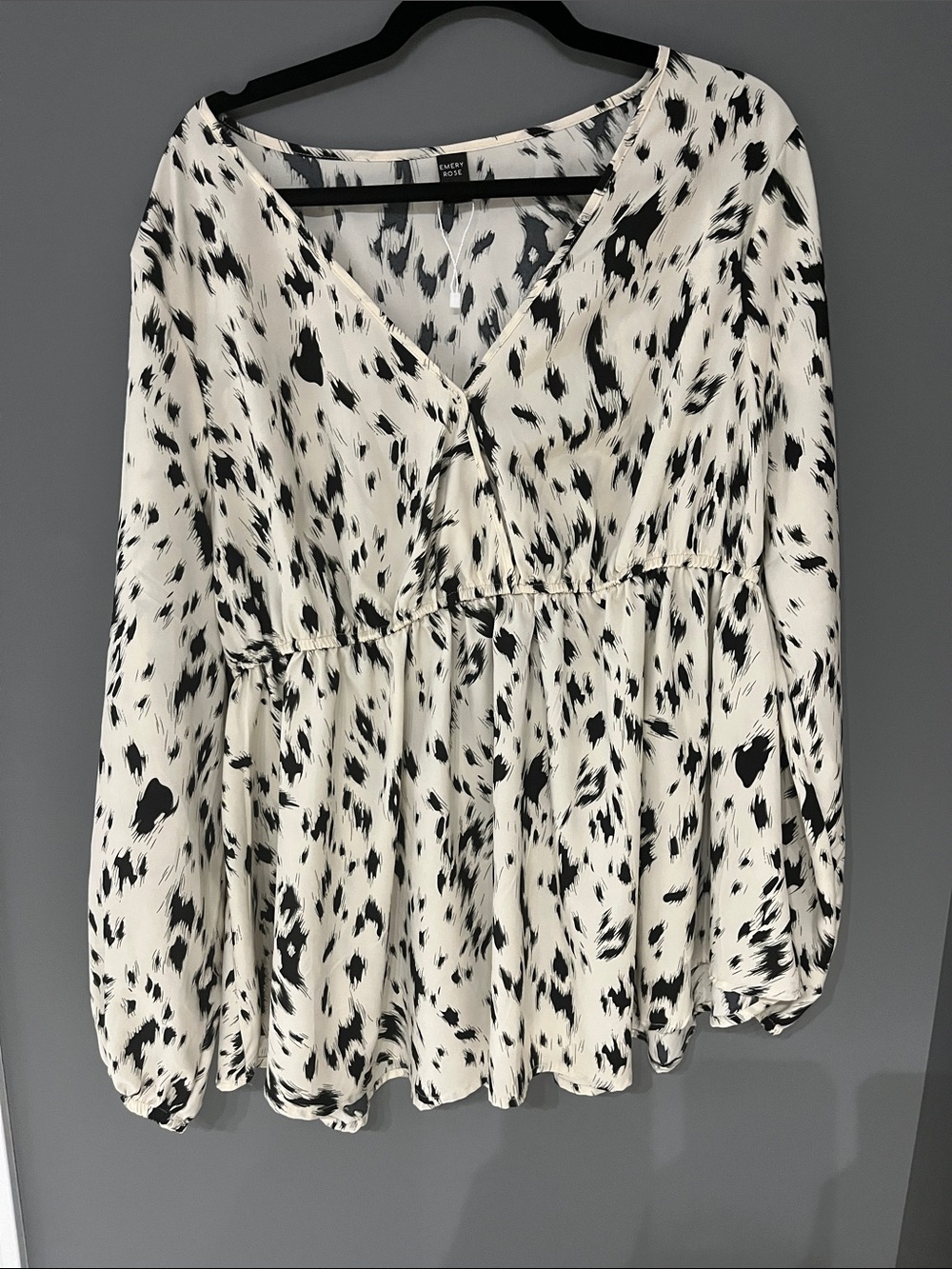3/$15 V-Neck Black & Ivory Printed Peplum Blouse